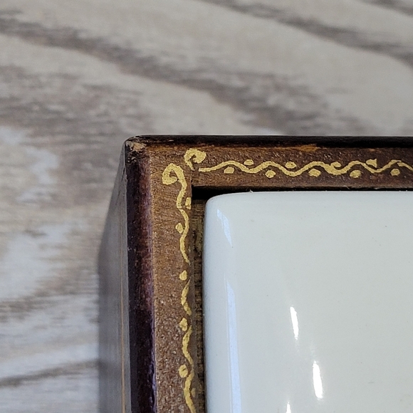 Vintage Japanese handpainted music box Wooden and porcelain - Picture 10 of 14